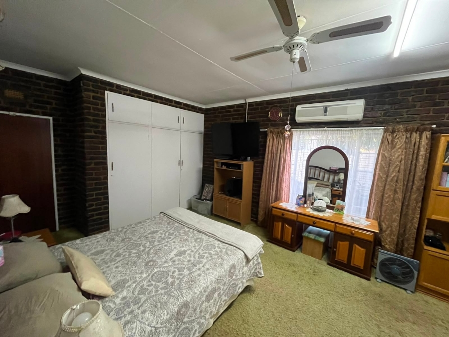 4 Bedroom Property for Sale in Safari Gardens North West